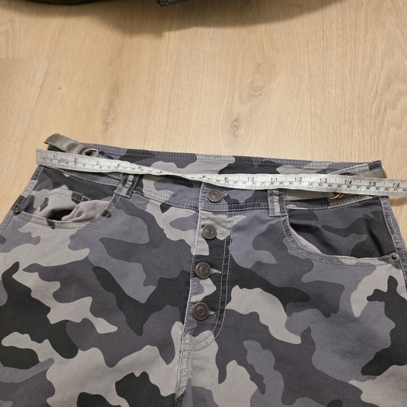 Sundance Gray Camo Grunge Casual Outdoor Reed Straight Leg Ankle Pants Size 8 - Picture 4 of 8